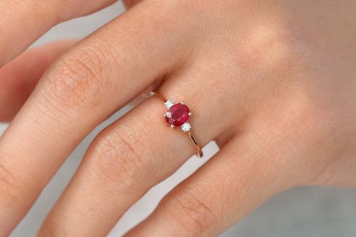 Oval rubin goldring rot 70ct - oval, 0,70ct