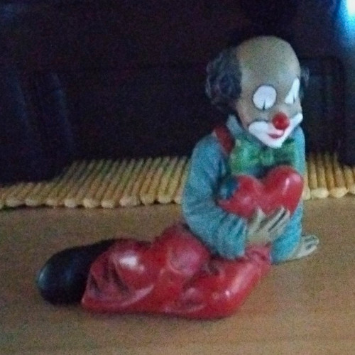 Gilde clown sitzend - gilde, rot/blau