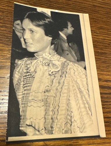 Robyn astaire 5x5 - 3.5x5.5, news