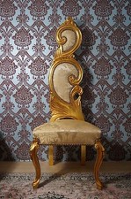 HOCHSTUHL RÜCKENLEHNE BLATTGOLD BAROCKSTIL EINES BDX-SCHLOSSES. 