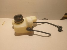 Öltank mit Deckel und