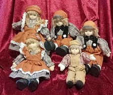 5 Puppen, Junge und Mädchen