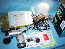 SONY  DSC   F 717    in Original  Karton