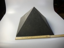 Schungit pyramide poliert - pyramide, 25