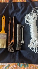 Kordel,Pinsel, Wasserpumpenzange, Ring und Maulschlüssel