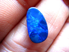 Blauer BOULDEROPAL Cabochon (