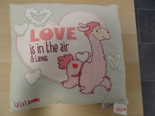 Nici llama cushion love in - "love, is