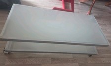 Couchtisch mit 2 Glasböden und Rollen