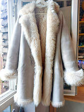 CATHERINE KHAN  Lammfelljacke