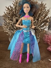 Singing Rock N Royals Erika