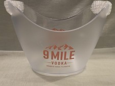 9 Mile Vodka Flaschenkühler / Eis-Kühlkübel aus Kunststoff – Bar Gastro