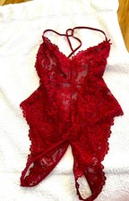 Toller weinroter Spitzenbody in Gr. XL