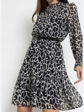 Zauberhaftes Midi Kleid Chiffon Gr. 42 schwarz weiß Animal Print Volants  Neu