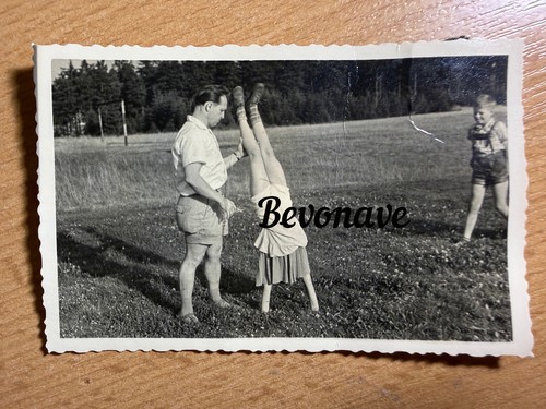 Foto ingrid macht handstand - ingrid,