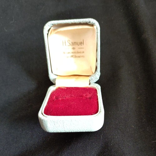 Vintage vinyl ring - ring, box