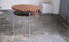 Runder Bauhaus Tisch nach Thonet ST34 Entwurf in dunkelbraun