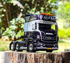 Scania R Highline CR20H 6x2 Tag Achse "Anders M. Truelsen" WSI LKW Modelle 1:50