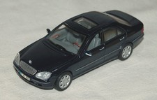 Maisto 1:43 * Mercedes-Benz W220 S-Klasse S500 S 500 dunkelblau (fast schwarz)