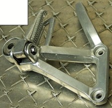 FZS600 Fazer Fussraste hinten rechts Raste rask tail right 16800km (RJ02) 98-