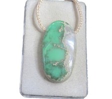 Variscit Cabochon Anhänger quer gebohrt Nr. 4005