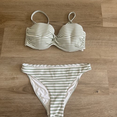 Hübscher gestreifter bikini - hübscher,