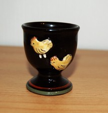 Eierbecher schwarz Hühner Reliefdekor