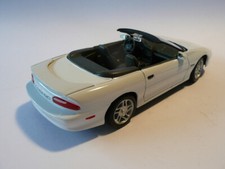 1:25 1996 Chevrolet Camaro Z 28 Cabrio Fertigmodell 1:24 Maisto Diecast