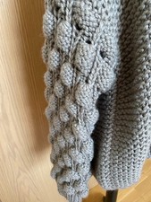 Handgestrickte Damen Jacke mit Kapuze Grösse M/L