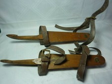 antike Schlittschuhe aus Holz