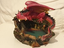 Drachenfigur am See mit Spiegelung / Aschenbecher 