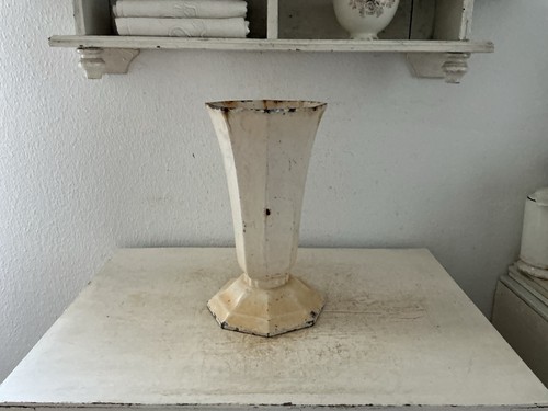 Alte gusseisen gefäß shabby - gefäß,