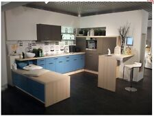 Grosse Wohnküche Rauminselküche in Kombination Blau/Grafit Akazie