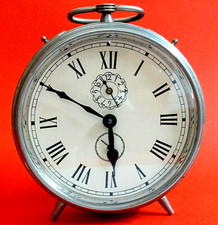 Alter großer Metall-Wecker