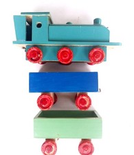 DDR sehr alte Holzeisenbahn Dampflokomotive + 2 Güterwagen