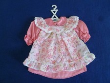 Puppenkleidung alt unbespielt Kleid mit Schürze Celluloid Masse Porzellanpuppe