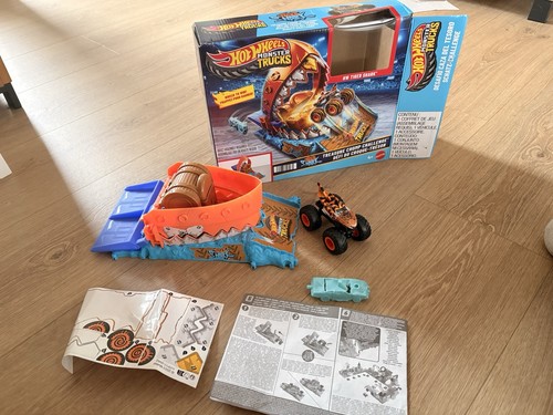 Hot wheels monster trucks - hot,