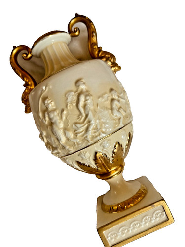 Amphore mit relief - mit,