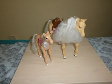 Barbie Pferd Tawny (N1692) mit Fohlen Lauffunktion 2005 Mattel