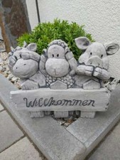 Steinfigur Bauernhof Willkommen Frostfest Garten Deko Gartenfigur Schild