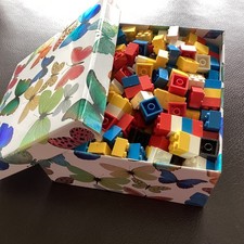 *** EINE KISTE  „LEGO“ –