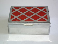 Um 1940: Alte Art Deco Zigarettendose glänzendes Nickelblech mit Holz gefüttert