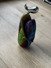 Handbemalte weibliche Skulptur, bunte Statue einer Frau m. Metallkopf, 23cm Höhe