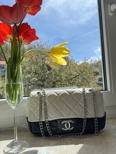 Pre-loved CHANEL Flap Bag