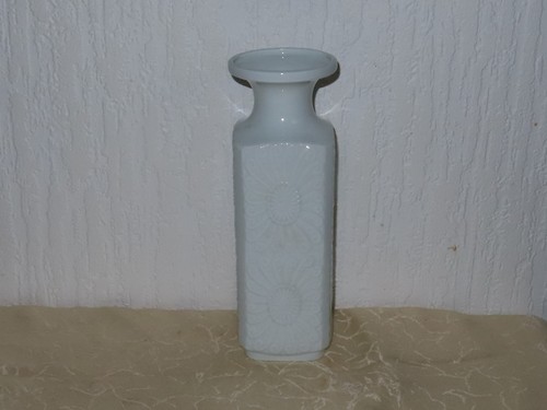 Vase reliefdekor gemarkt - vase,