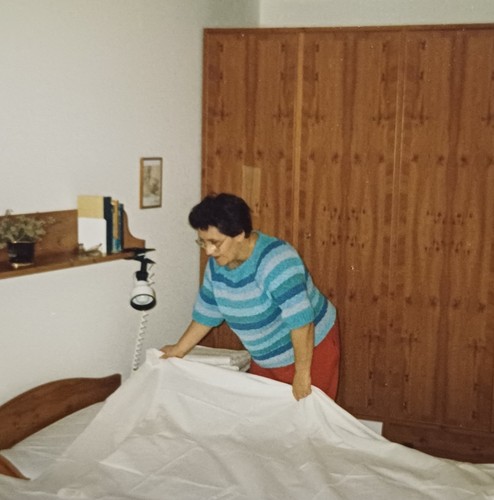 ältere frau schlafzimmer - Ältere, im