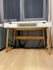 Schreibtisch im skandinavischen Stil