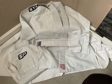 Judo Anzug mit weißem Gürtel