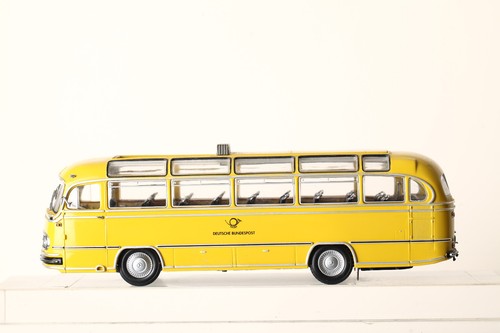 Minichamps postbus gelb - ,