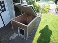 Hundehütte isoliert groß / Zwingerbox