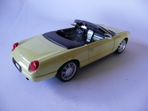 2001 ford thunderbird - 1:25,